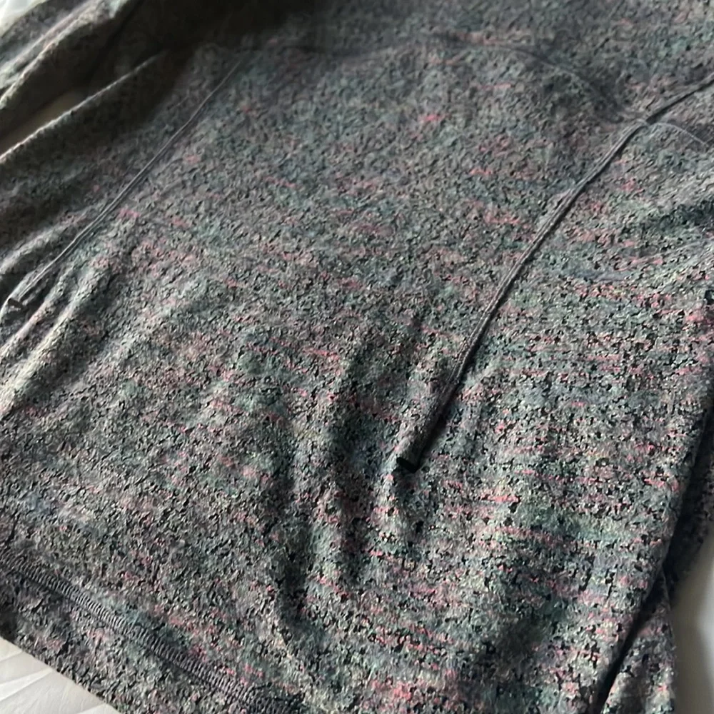 Lululemon Top/Pullover - Picture 9 of 9